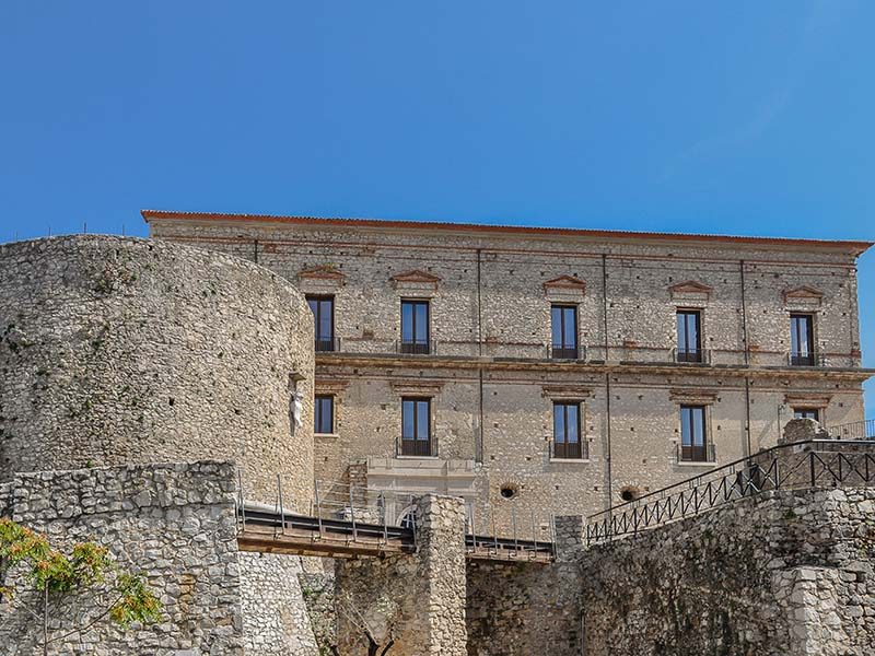 La torre e il corpo di fabbrica del castello