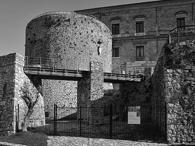 La torre, in bianco e nero